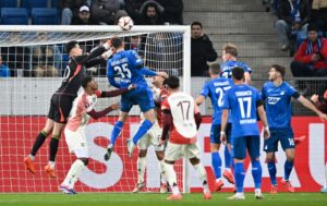 Transfigurés après l'entrée en jeu de leurs cadres, les Lyonnais voient la victoire leur échapper au bout du bout du temps additionnel